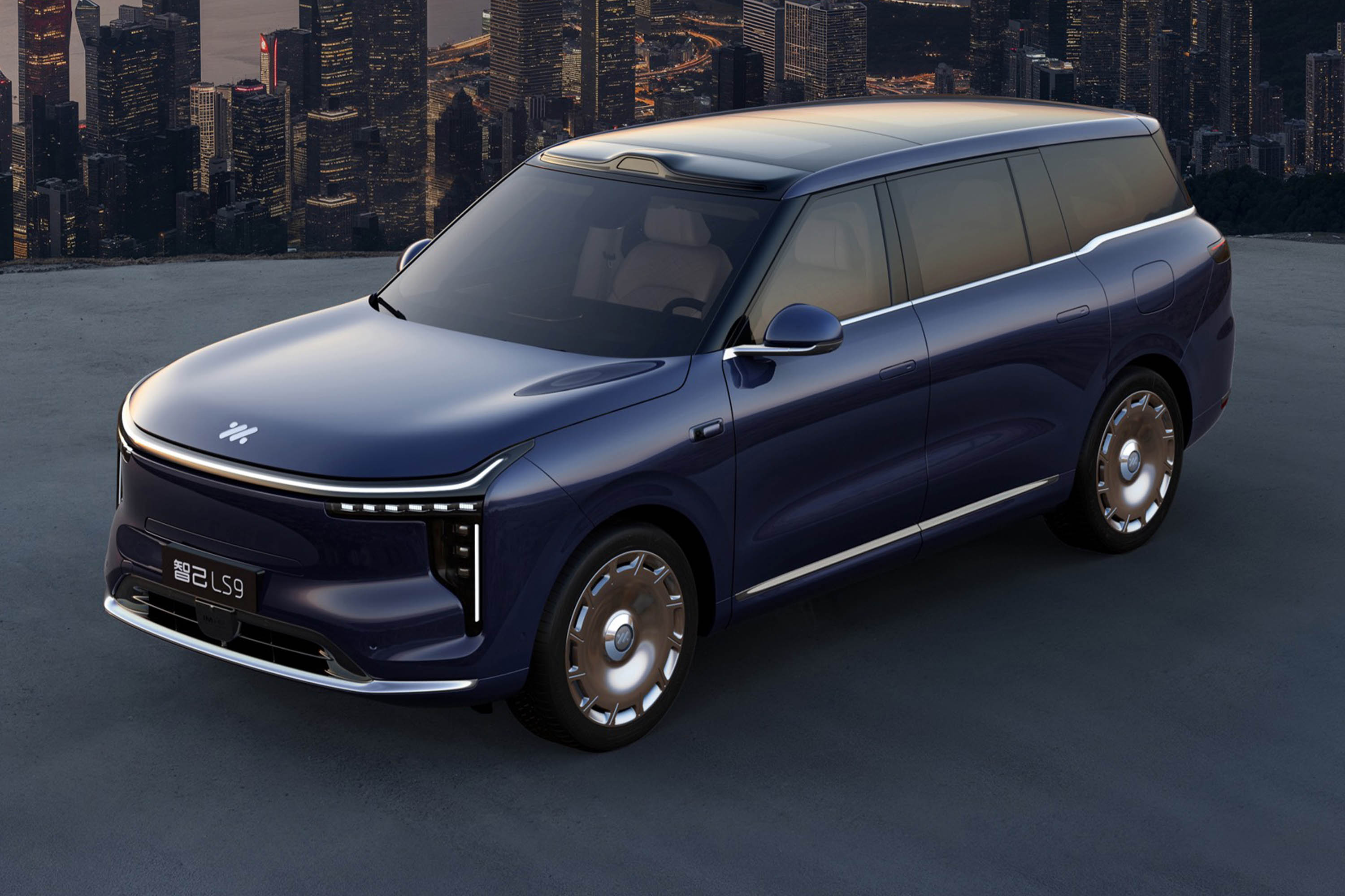 上汽智己LS9上市售32.28万起