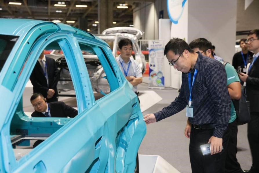 爱驰汽车携“上钢下铝”碰撞试验车身亮相2019中国车身大会
