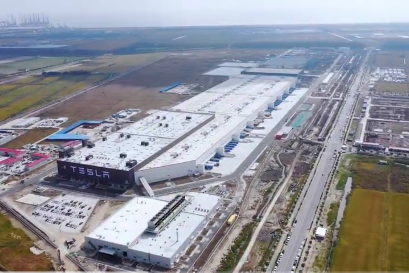首次曝光 特斯拉发布上海超级工厂视频