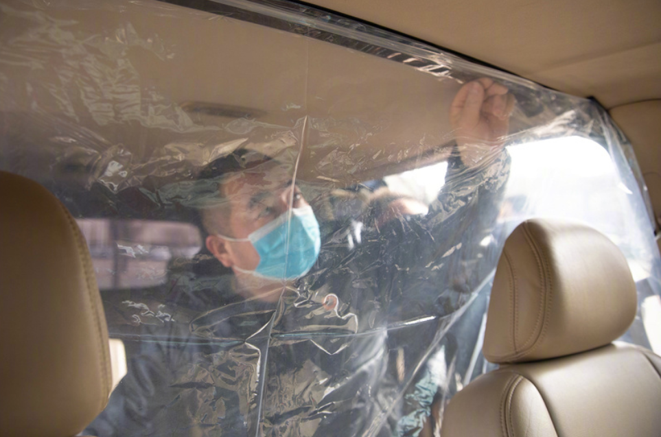 车内防护膜再“上岗” 滴滴花小猪为北京司机免费安装