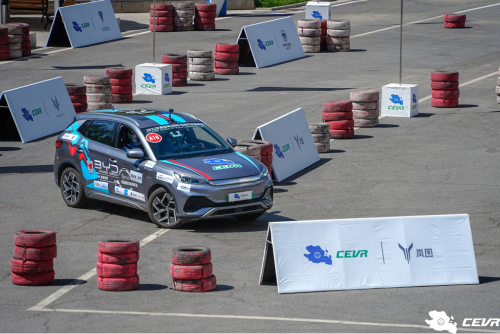 CEVR场地竞速赛紧张刺激 量产车参赛展现极致性能