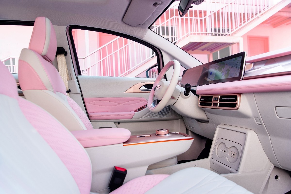 柔化工業冰冷感的一抹粉 女神節推薦之粉色系新能源車型
