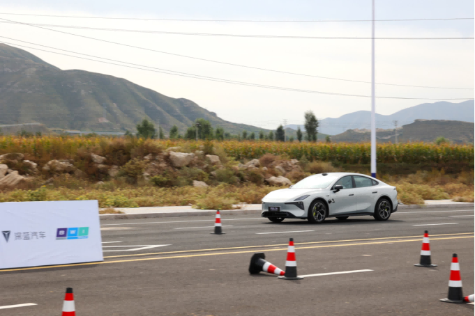 京西智行携手深蓝汽车，解密磁流变技术