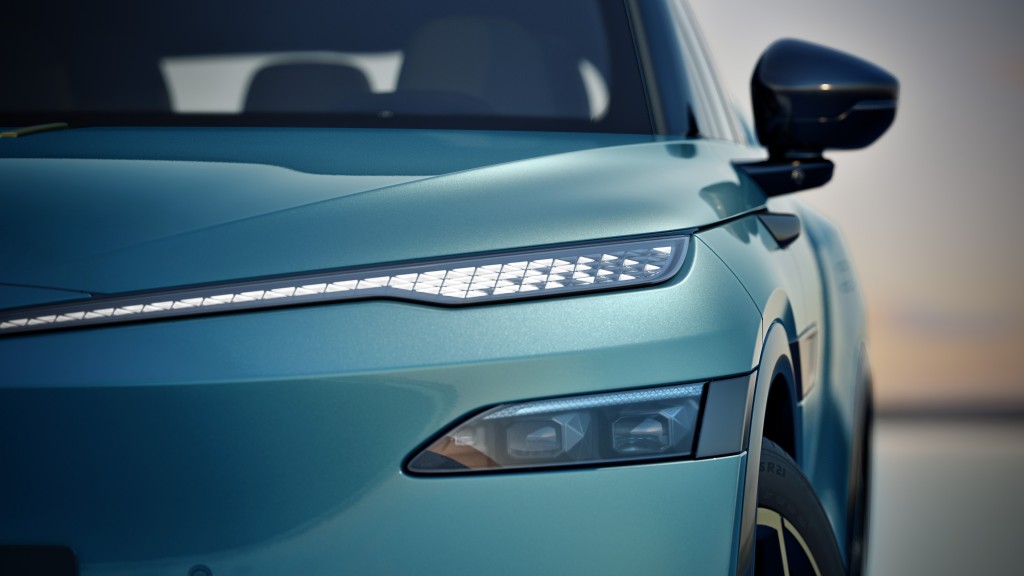 预售23.99万起 金标旗舰与众08登场 中德智电新力作