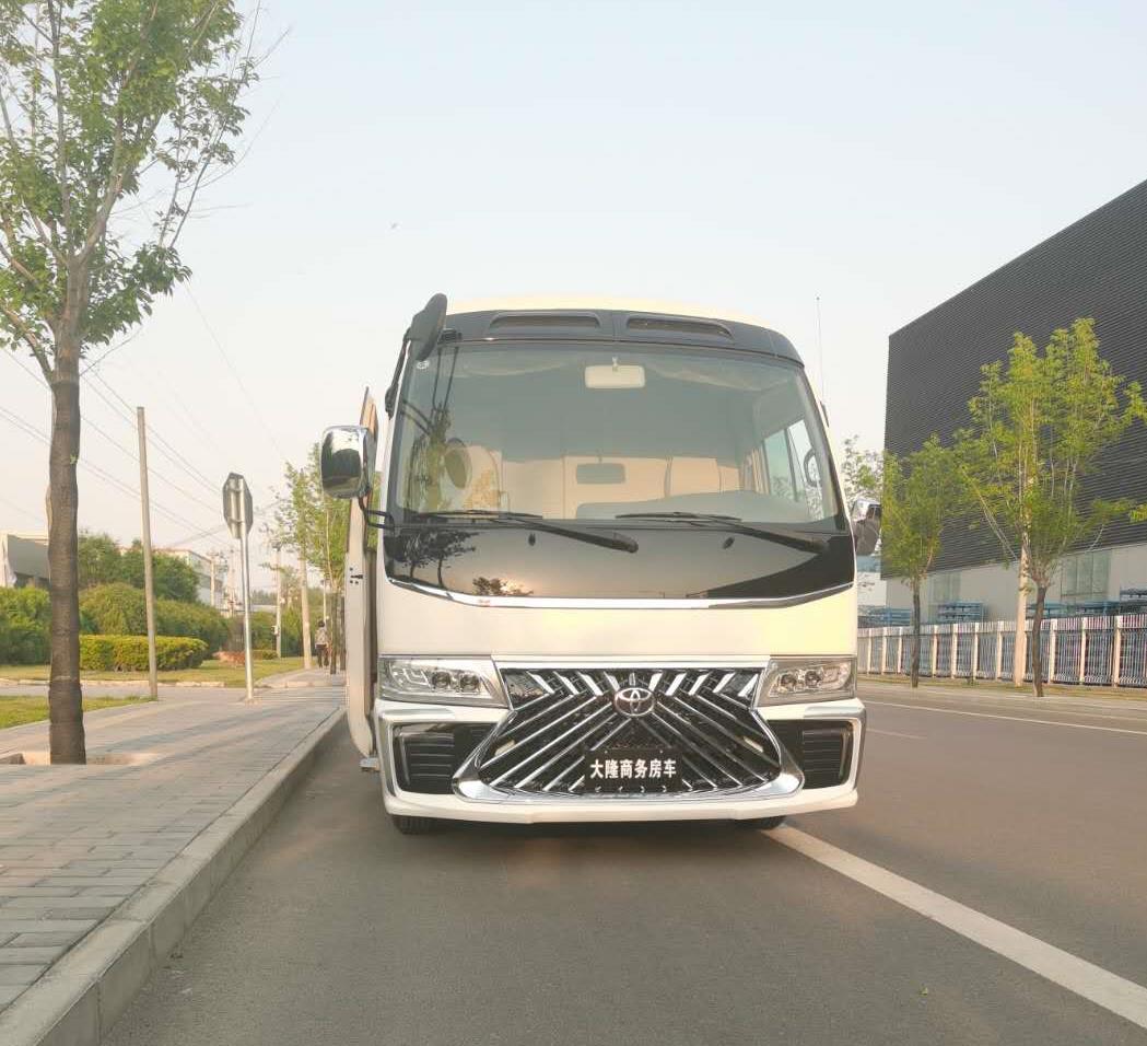 丰田考斯特LM400版高改雷克萨斯流线车前脸