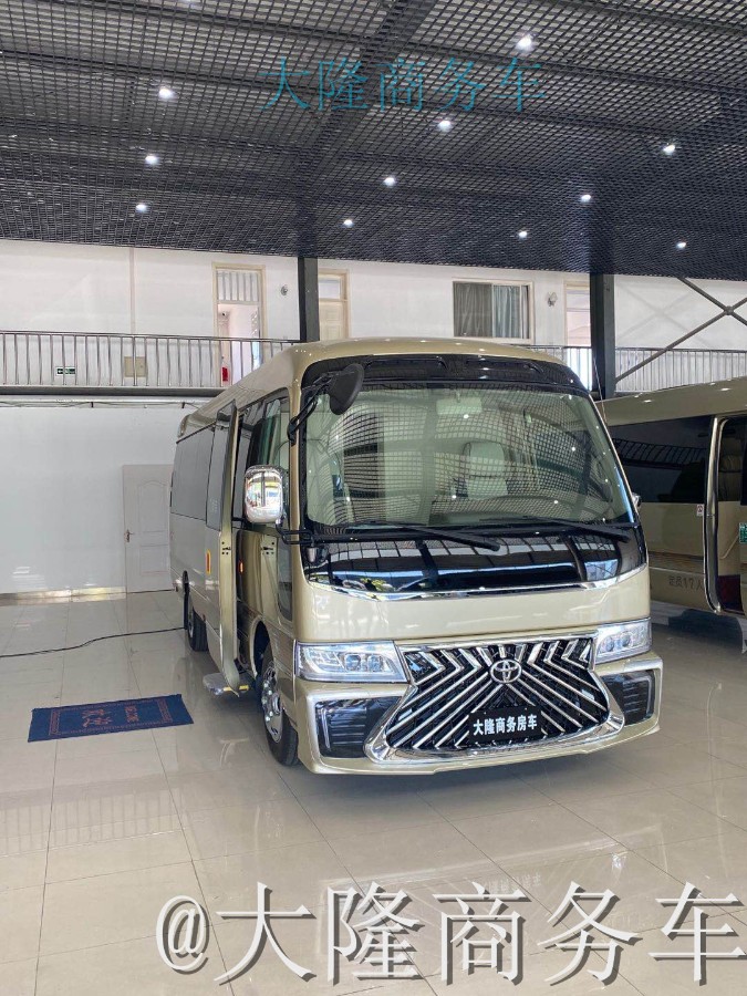 丰田考斯特中的王者LX500雷克萨斯版独家4S店