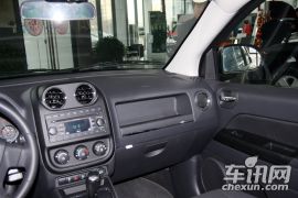 吉普-指南者-2.4 运动版