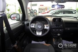 吉普-指南者-2.4 运动版