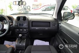 吉普-指南者-2.4 运动版