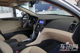 北京现代-索纳塔-2.4自动尊贵版