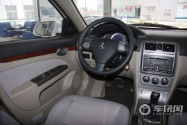 长安汽车-CX30-三厢 1.6 MT标准型