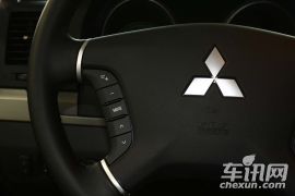 三菱-帕杰罗(进口)-3.0L 豪华版