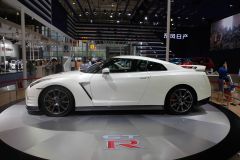 日产-GT-R