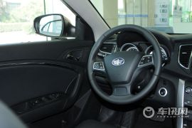 一汽奔腾-奔腾B90-2.3L 自动旗舰型