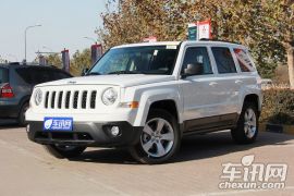 Jeep-自由客-2.4 豪华导航版