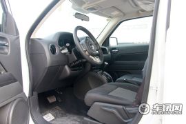 Jeep-自由客-2.4 豪华导航版