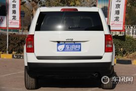 Jeep-自由客-2.4 豪华导航版