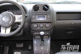 Jeep-指南者-2.4L 运动版