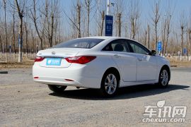 北京现代-索纳塔八-2.0自动尊贵版