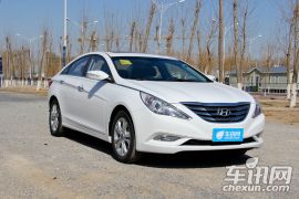 北京现代-索纳塔八-2.0自动尊贵版