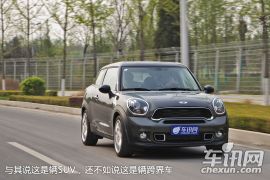 测试MINI PACEMAN 碰撞的火花很精彩