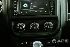 Jeep-自由客-2.4L 运动版