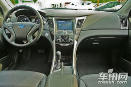 北京现代-索纳塔八-2.0L 自动至尊版