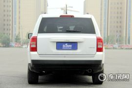 Jeep-自由客-2.4L 豪华导航版