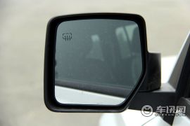 Jeep-自由客-2.4L 豪华导航版