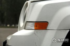 Jeep-自由客-2.4L 豪华导航版