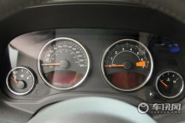 Jeep-自由客-2.4L 豪华导航版