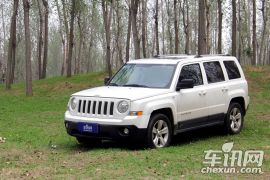 Jeep-自由客-2.4L 豪华导航版