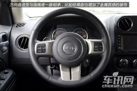 Jeep-自由客-2.4L 豪华导航版