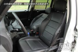 Jeep-自由客-2.4L 豪华导航版