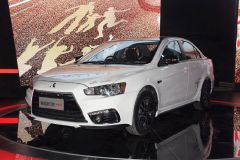 东南汽车-翼神黑白复刻版