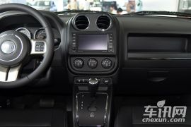 Jeep-自由客-2.4L 豪华导航版  ￥27.69