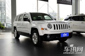 Jeep-自由客-2.4L 豪华导航版  ￥27.69