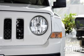 Jeep-自由客-2.4L 豪华导航版  ￥27.69