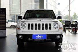 Jeep-自由客-2.4L 豪华导航版  ￥27.69