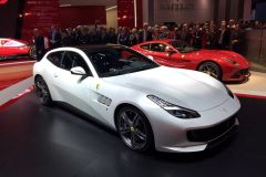 法拉利-GTC4Lusso