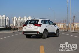 广汽三菱-欧蓝德-2.4L 四驱精英版 5座