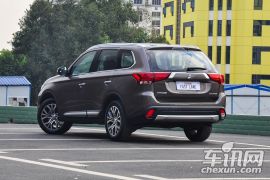 广汽三菱-欧蓝德-2.4L 四驱精英版 5座