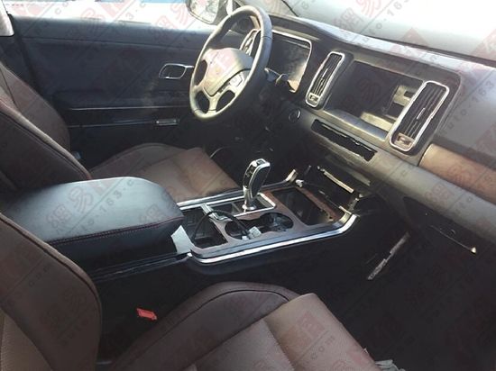 红旗中大型SUV车型HS7谍照 将于年内上市