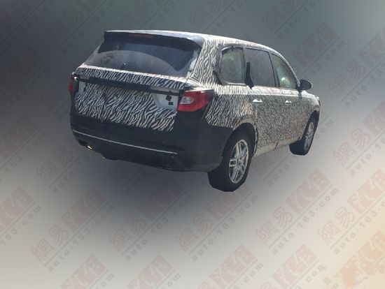 红旗中大型SUV车型HS7谍照 将于年内上市