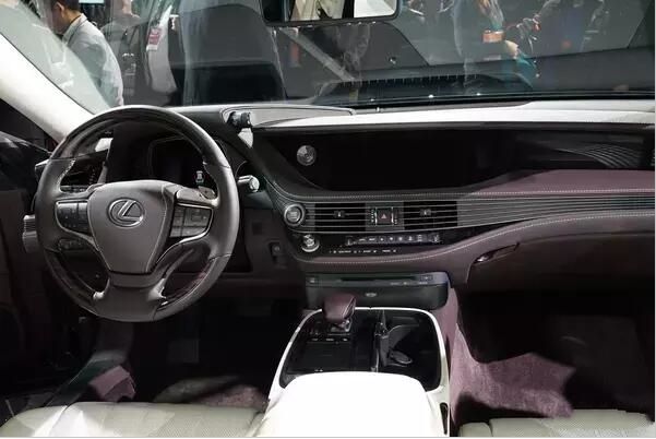 全新雷克萨斯LS国内谍照 4月将国内首发