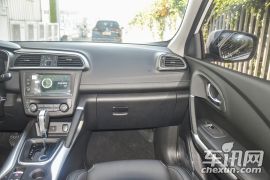 东风雷诺-科雷嘉-2.0L 两驱豪华版