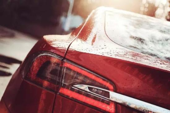 雨中“触电” Fastlane实拍Tesla Model S