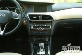 英菲尼迪(进口)-英菲尼迪QX30-2.0T 四驱极限版