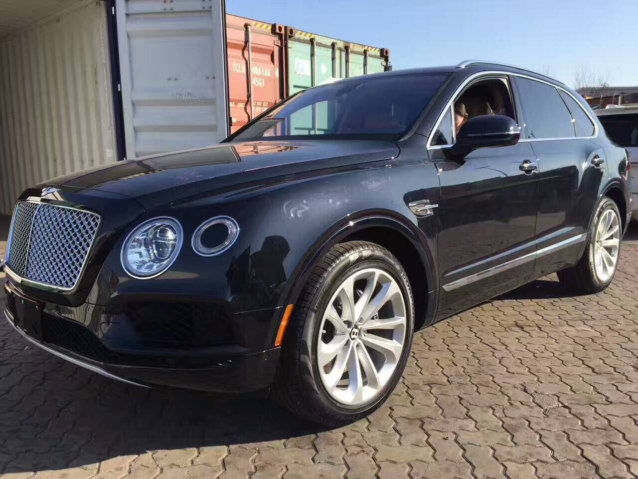 新款宾利添越柴油4.0 汽油6.0现车享钜惠