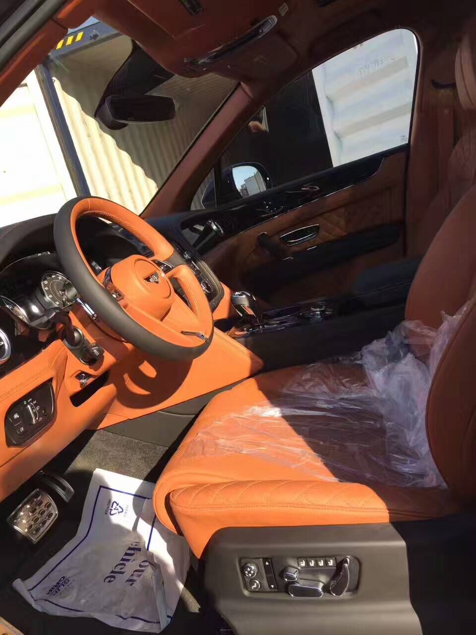 新款宾利添越柴油4.0 汽油6.0现车享钜惠